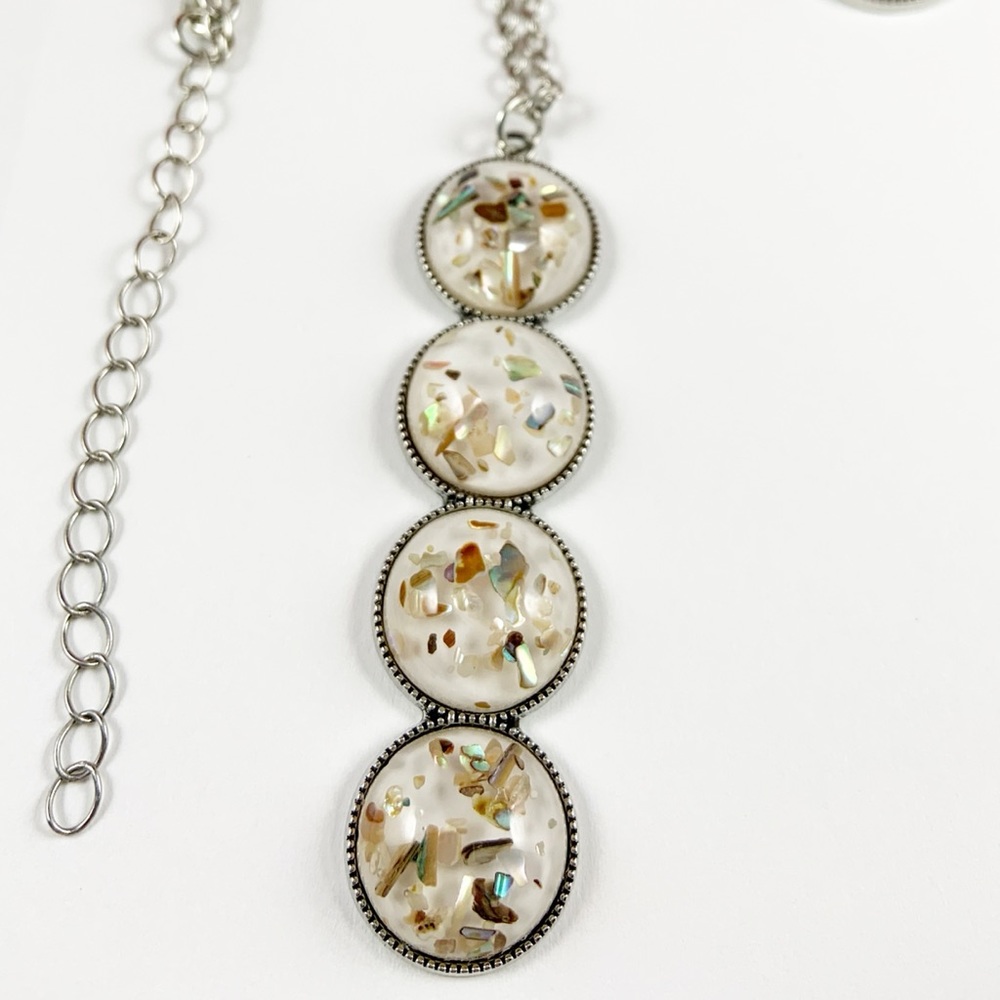 Necklace w/ matching earrings